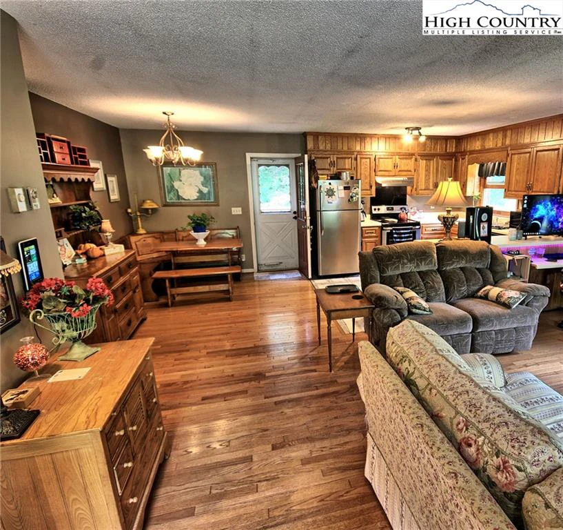 Image number 13 for the current listing