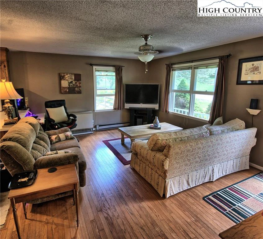 Image number 2 for the current listing