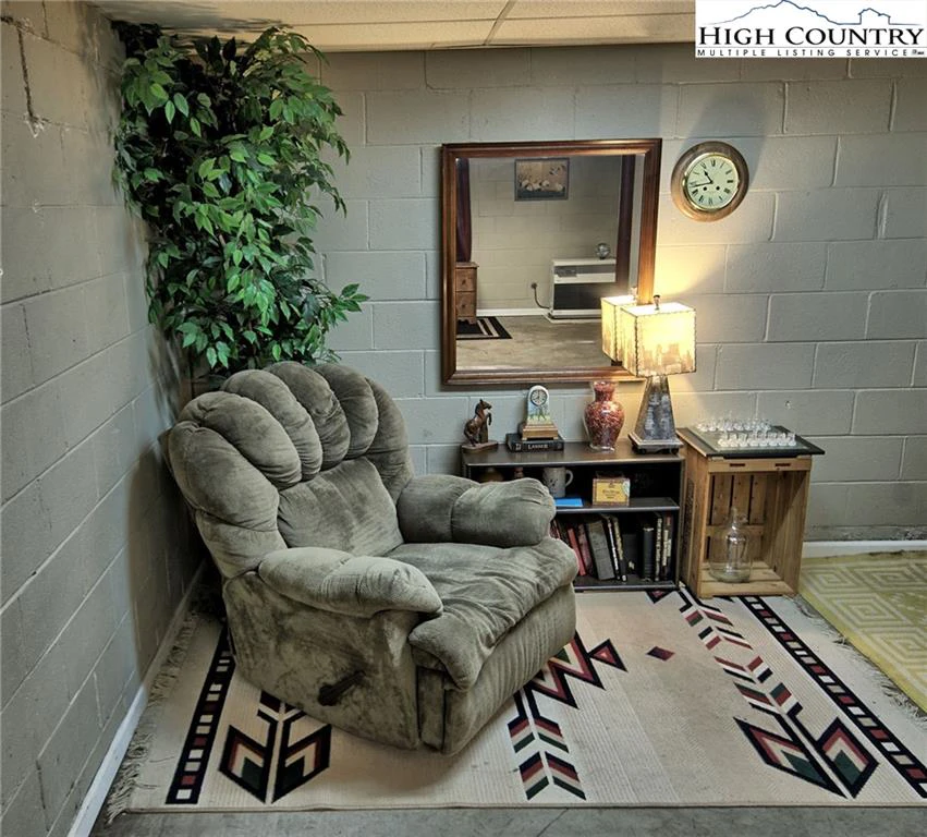 Image number 8 for the current listing