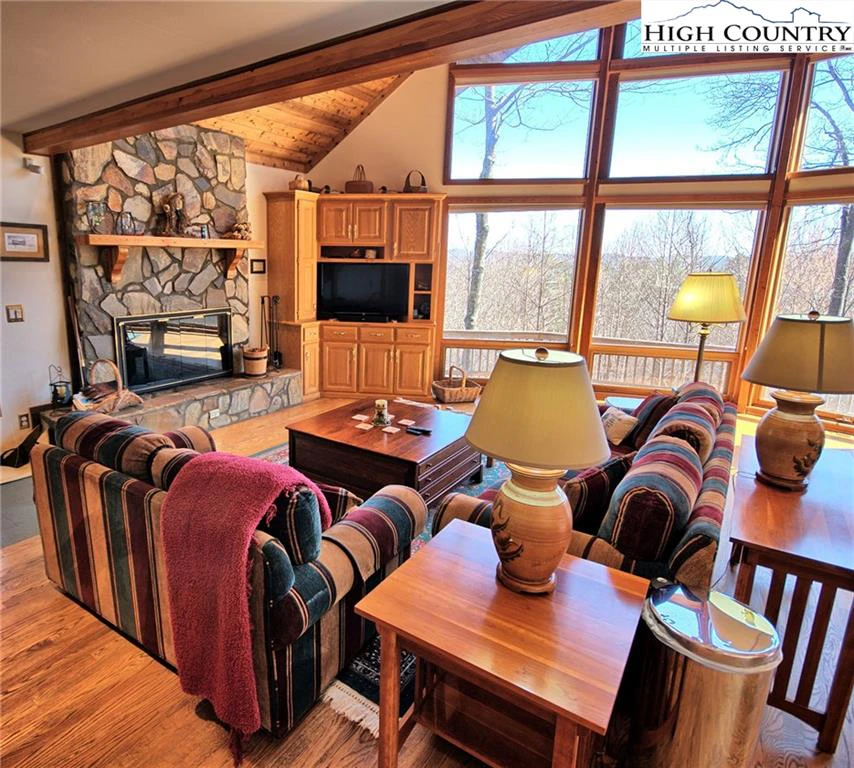 Image number 22 for the current listing