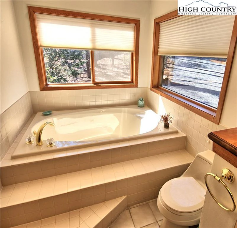 Image number 5 for the current listing