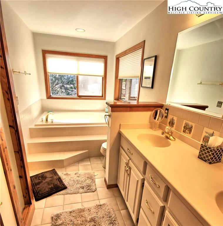 Image number 6 for the current listing