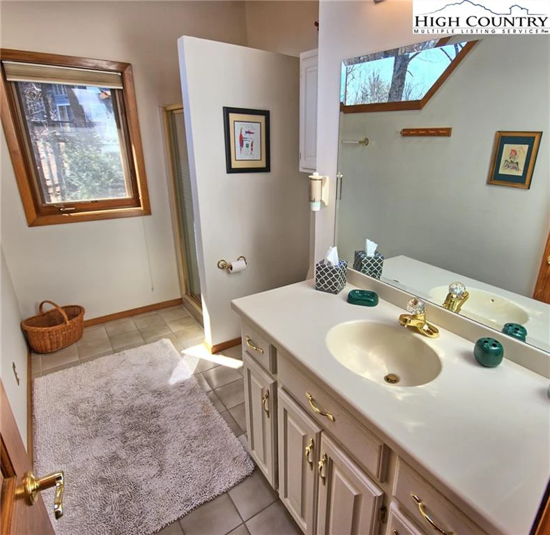 Image number 2 for the current listing