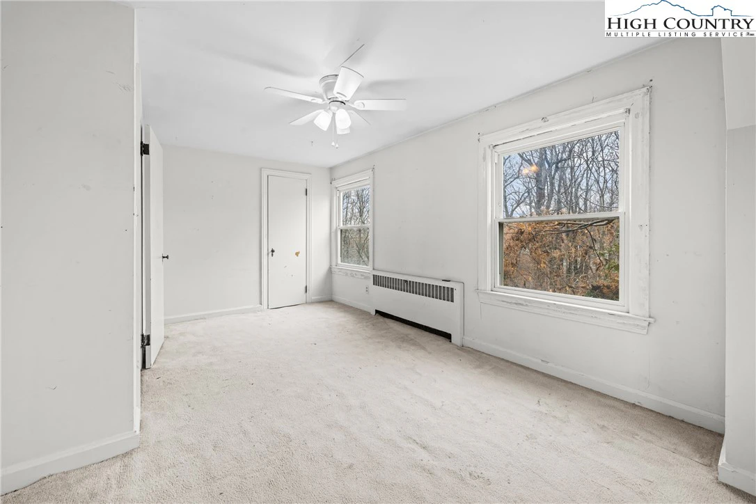 Image number 41 for the current listing