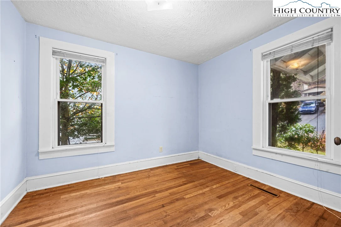 Image number 7 for the current listing