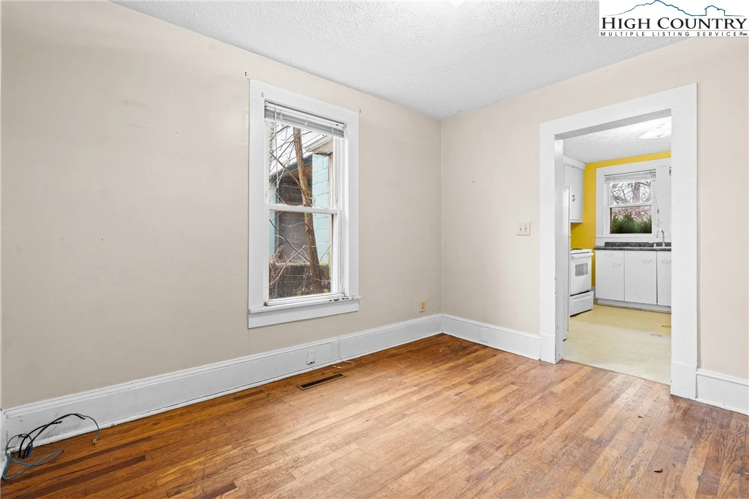 Image number 3 for the current listing