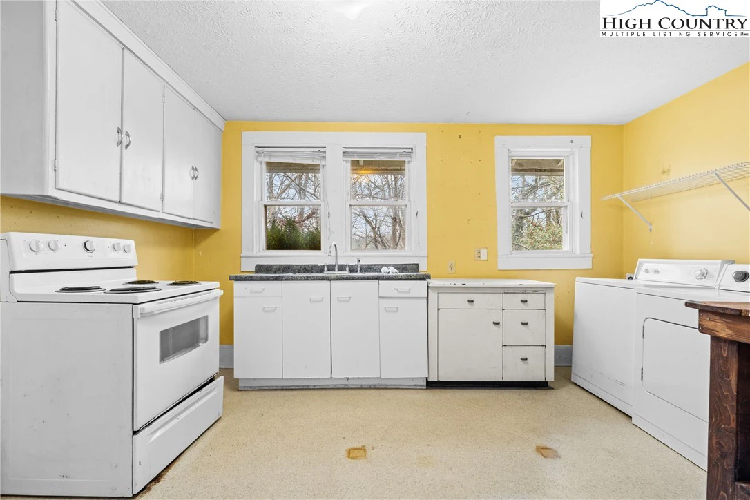 Image number 4 for the current listing