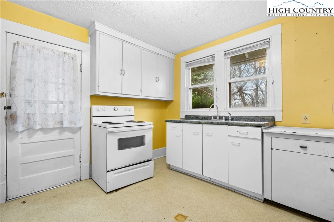 Image number 5 for the current listing
