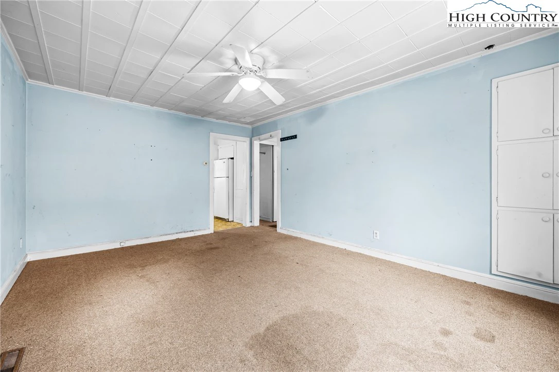 Image number 17 for the current listing
