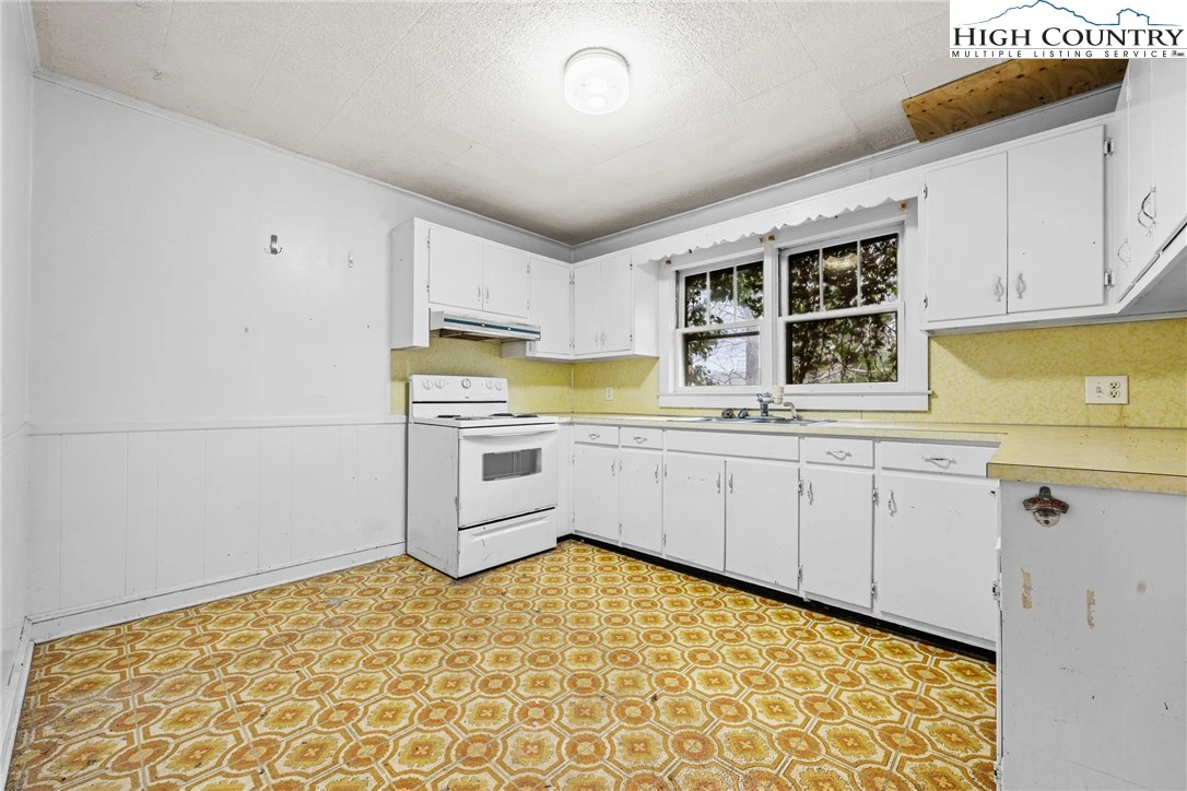 Image number 15 for the current listing