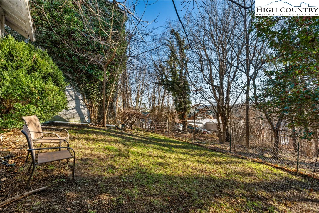Image number 21 for the current listing