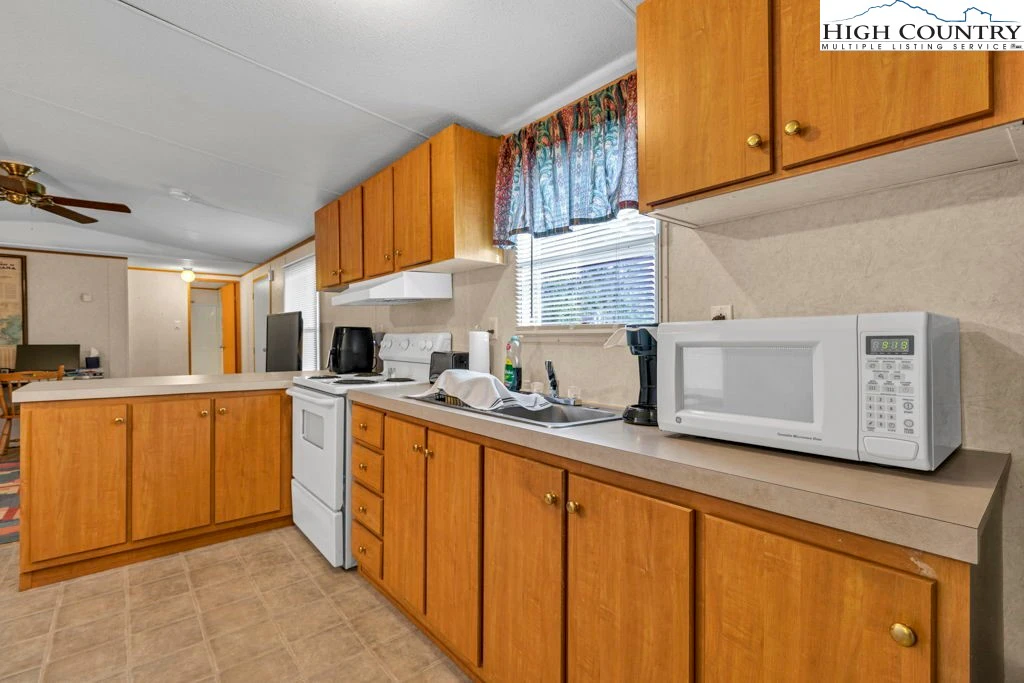 Image number 11 for the current listing