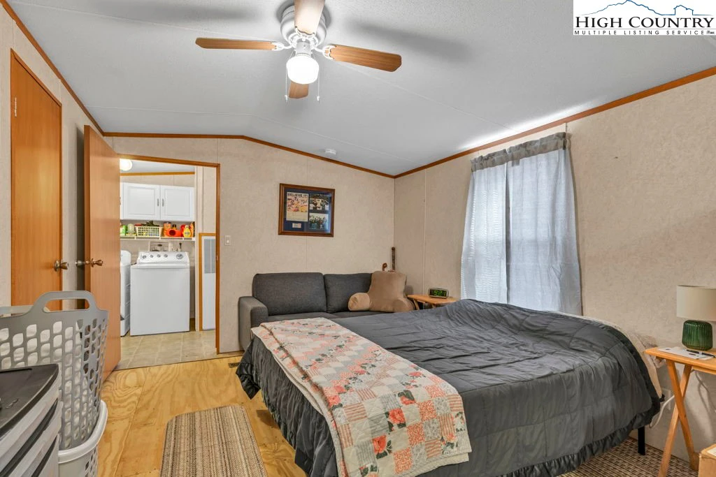 Image number 8 for the current listing