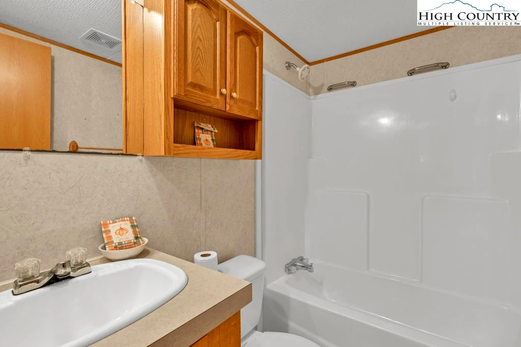 Image number 3 for the current listing