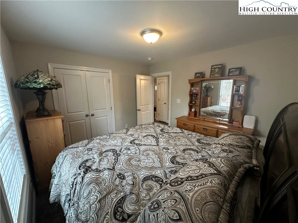 Image number 2 for the current listing