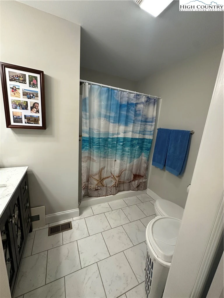 Image number 11 for the current listing
