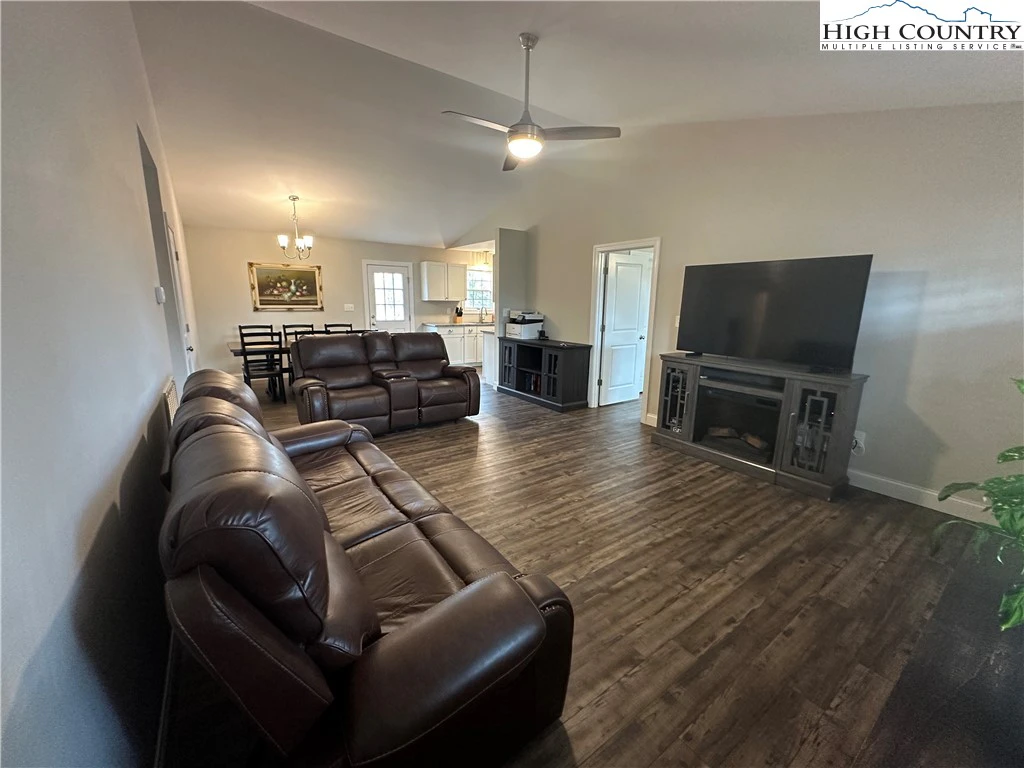 Image number 7 for the current listing