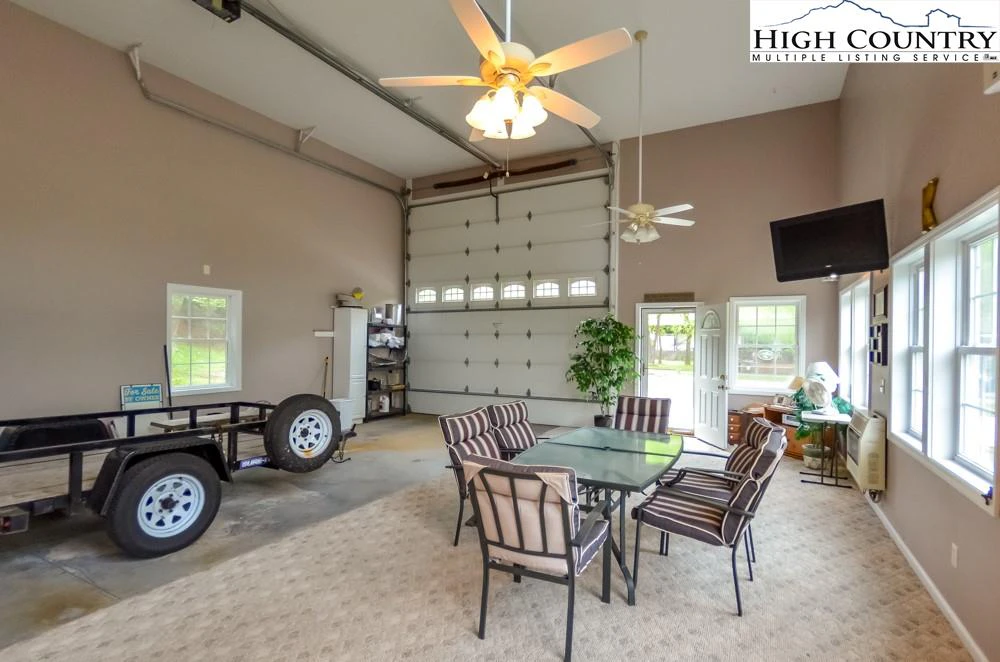 Image number 5 for the current listing