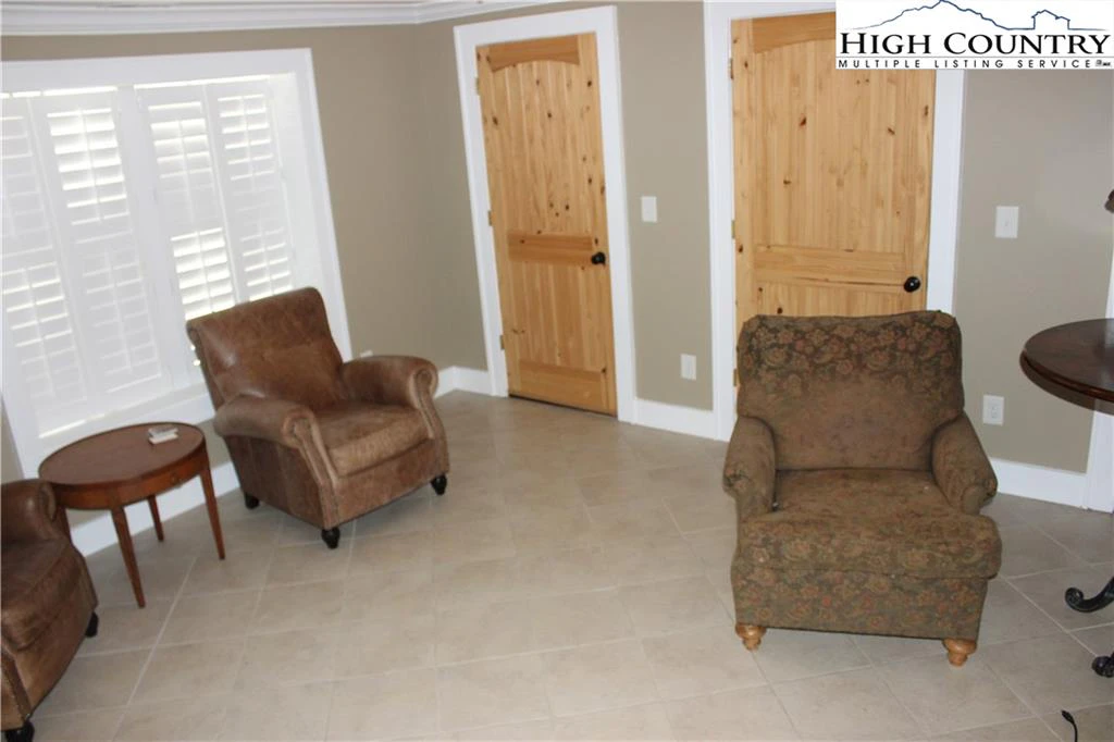 Image number 12 for the current listing