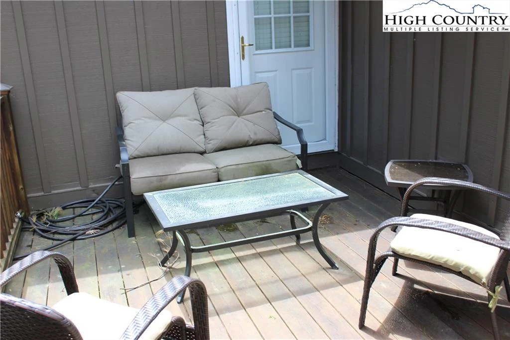 Image number 4 for the current listing