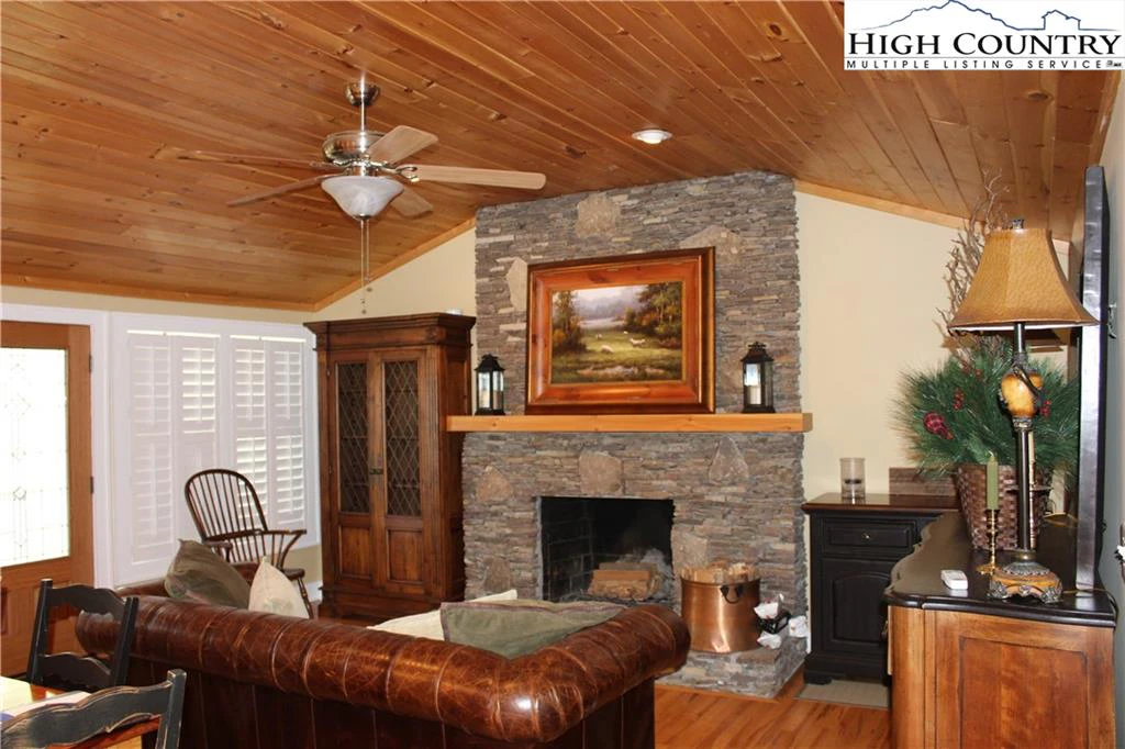 Image number 6 for the current listing