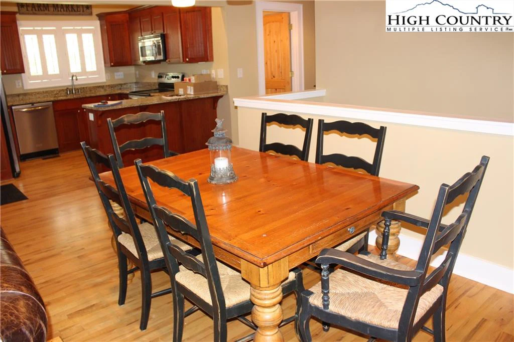 Image number 7 for the current listing