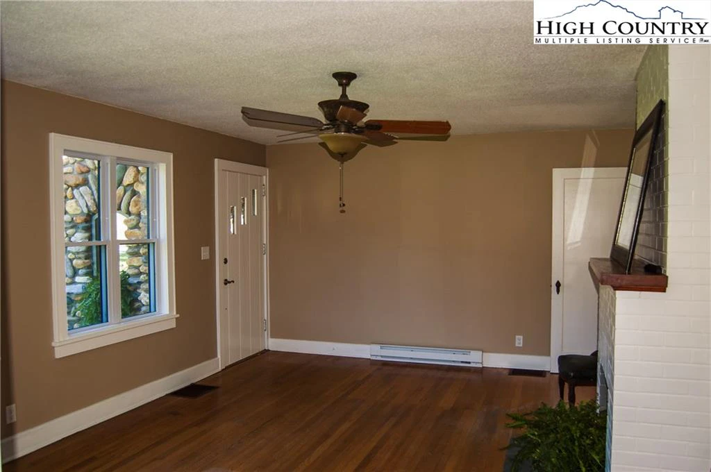 Image number 2 for the current listing