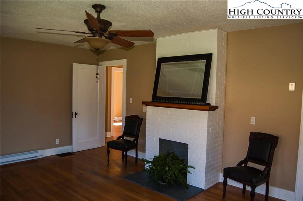 Image number 14 for the current listing