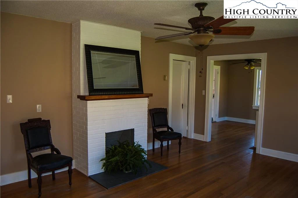 Image number 13 for the current listing