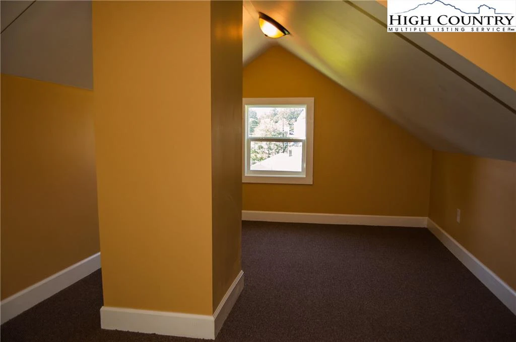 Image number 7 for the current listing