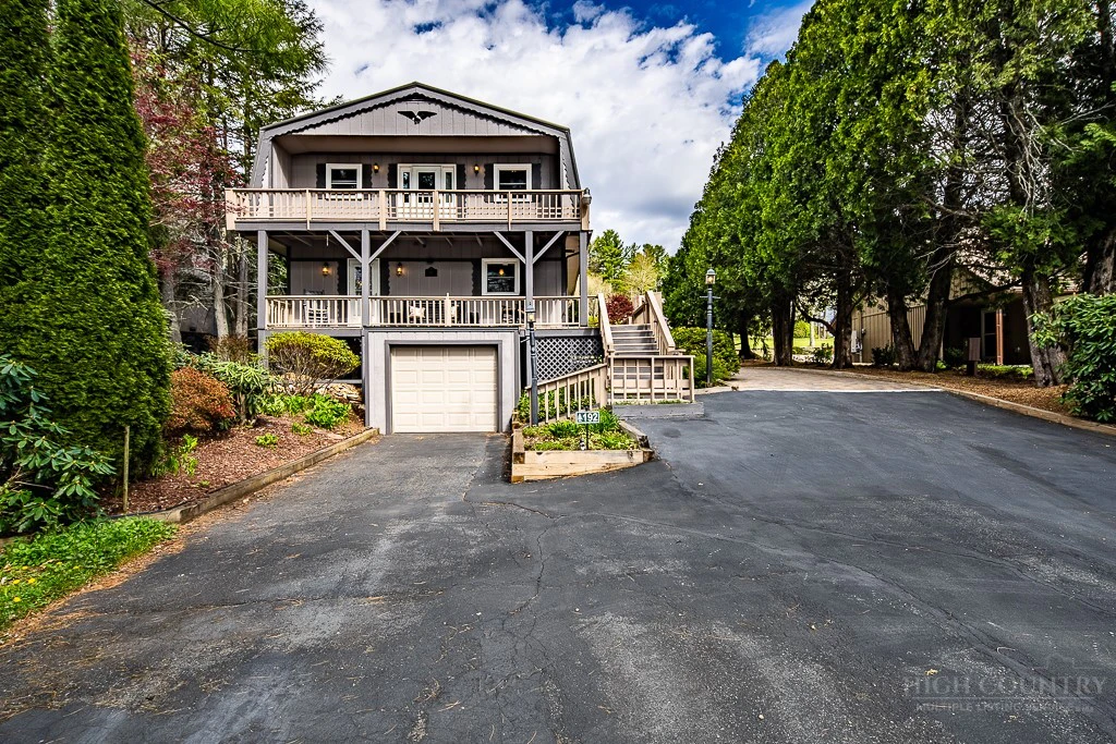 Image number 1 for the current listing