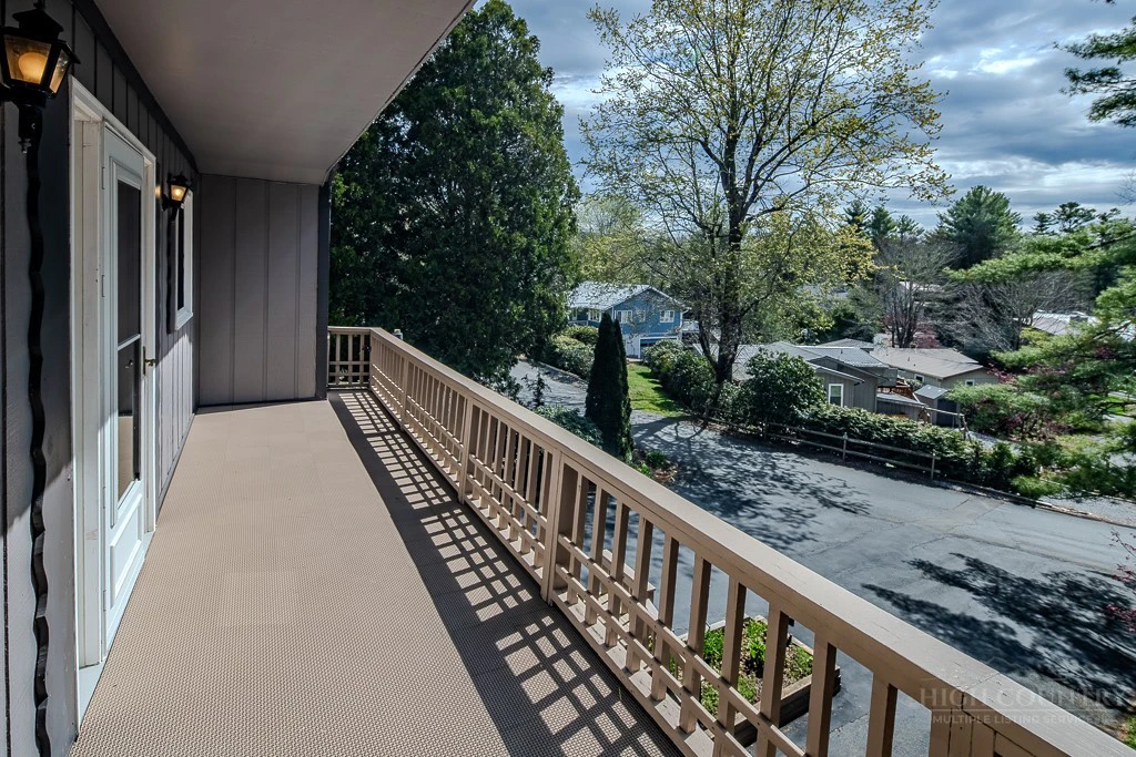 Image number 4 for the current listing