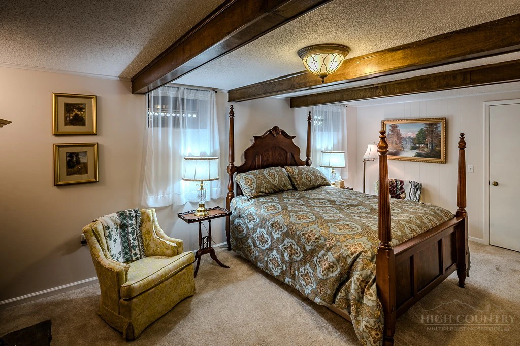 Image number 7 for the current listing