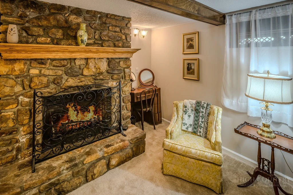 Image number 8 for the current listing