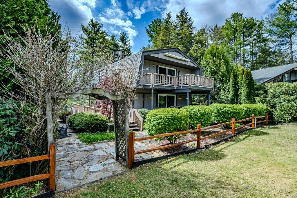 Image number 15 for the current listing