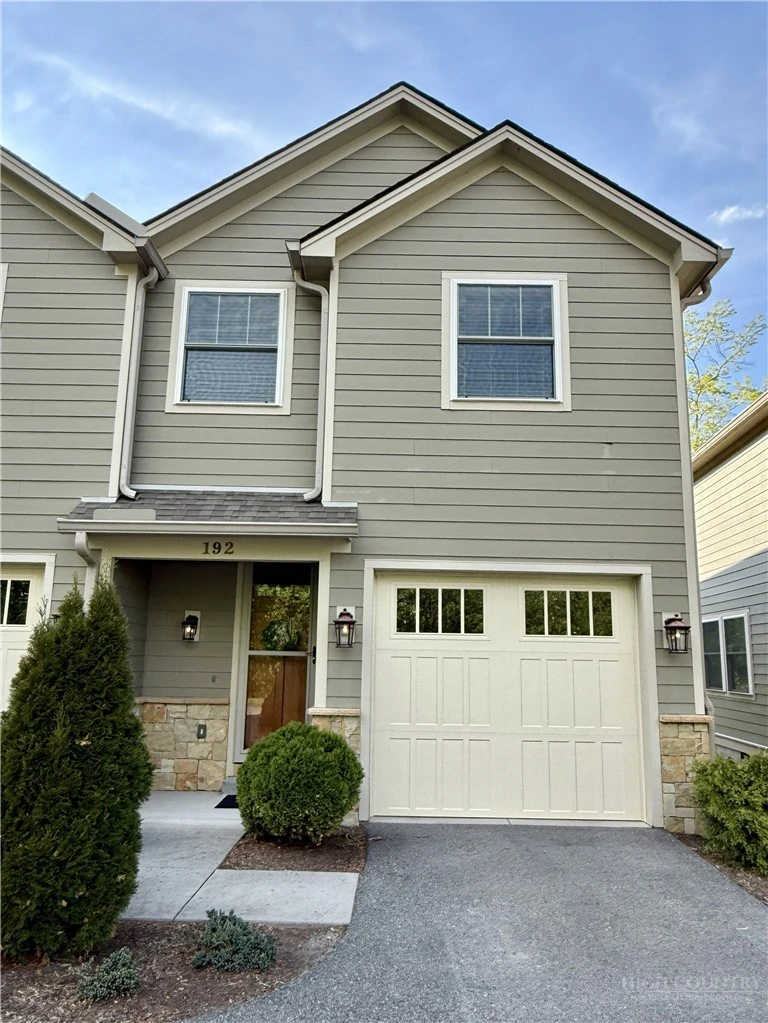 Image number 1 for the current listing