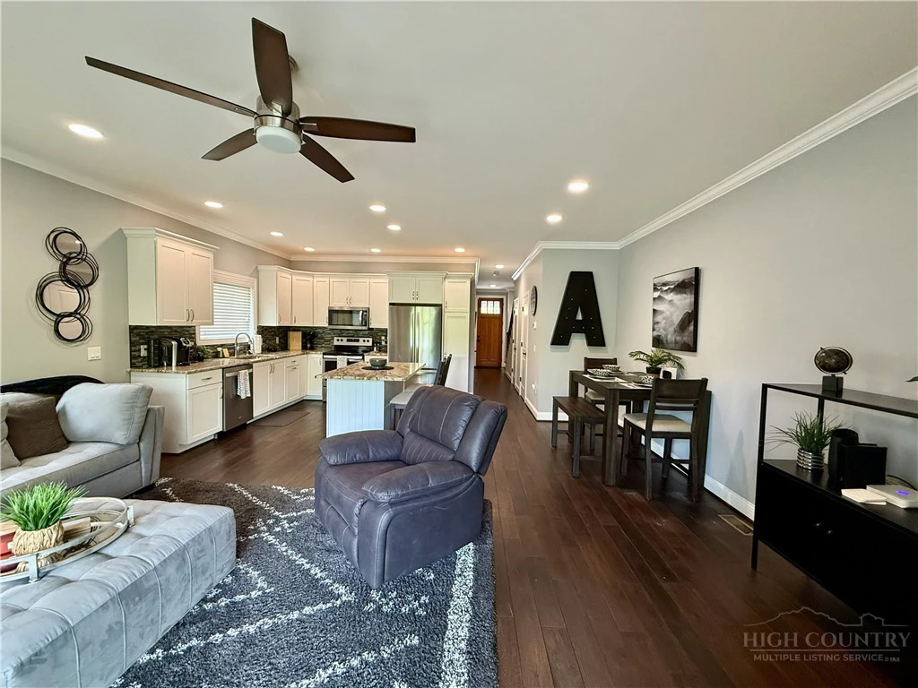 Image number 21 for the current listing