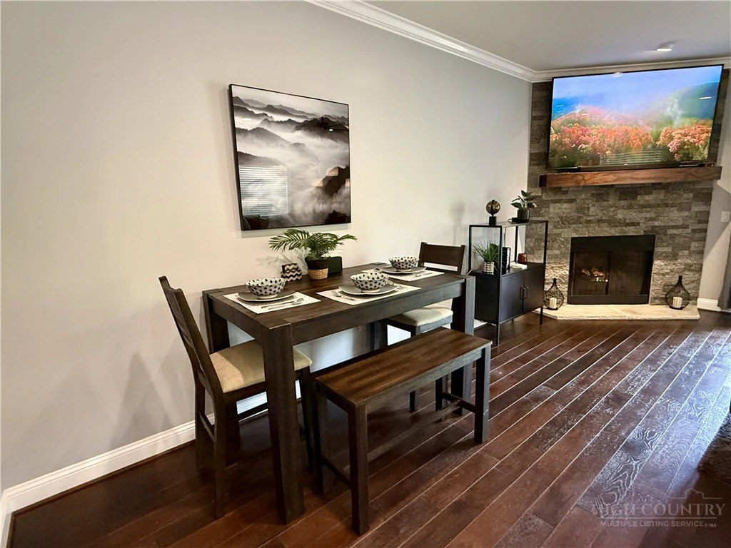Image number 20 for the current listing