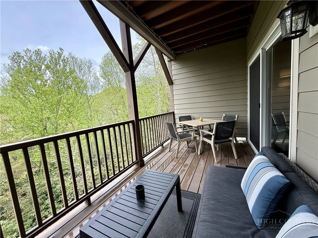 Image number 18 for the current listing