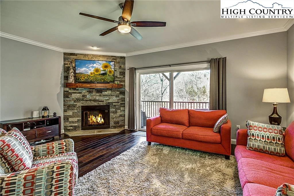Image number 18 for the current listing