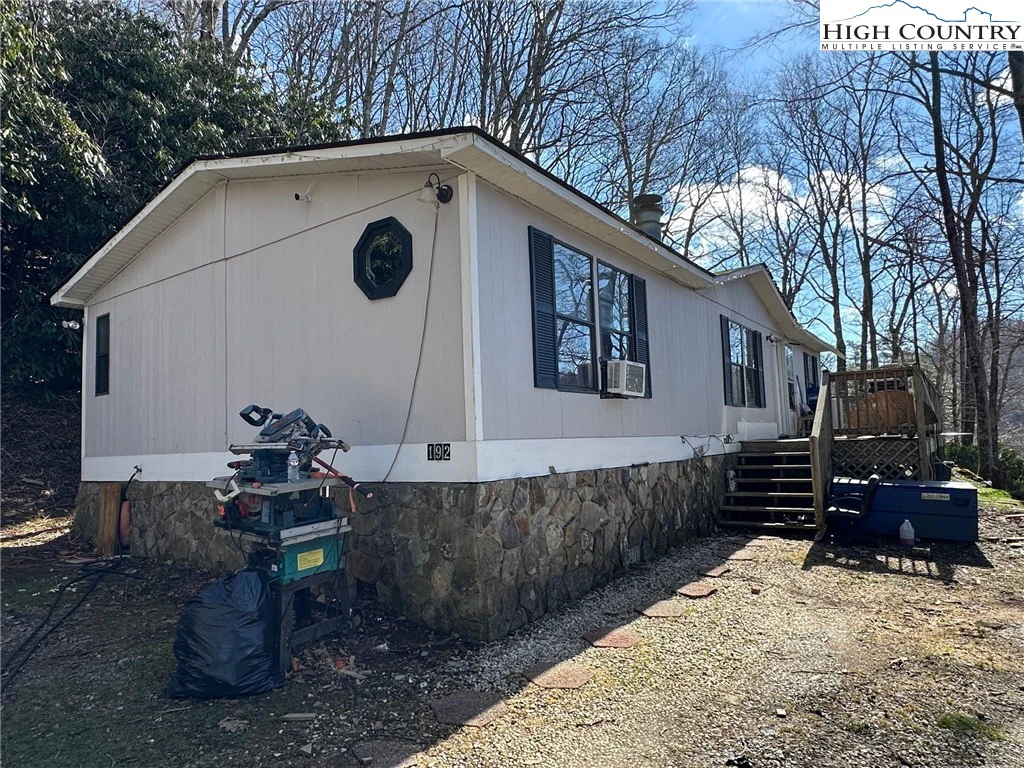 Image number 1 for the current listing