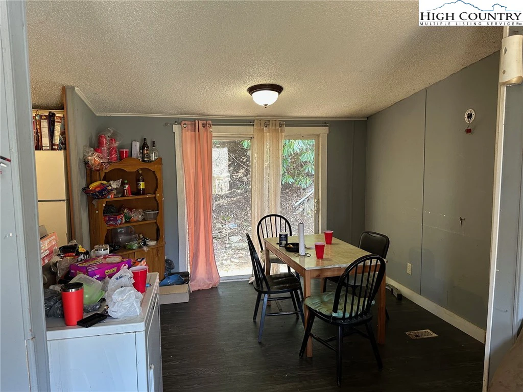 Image number 11 for the current listing