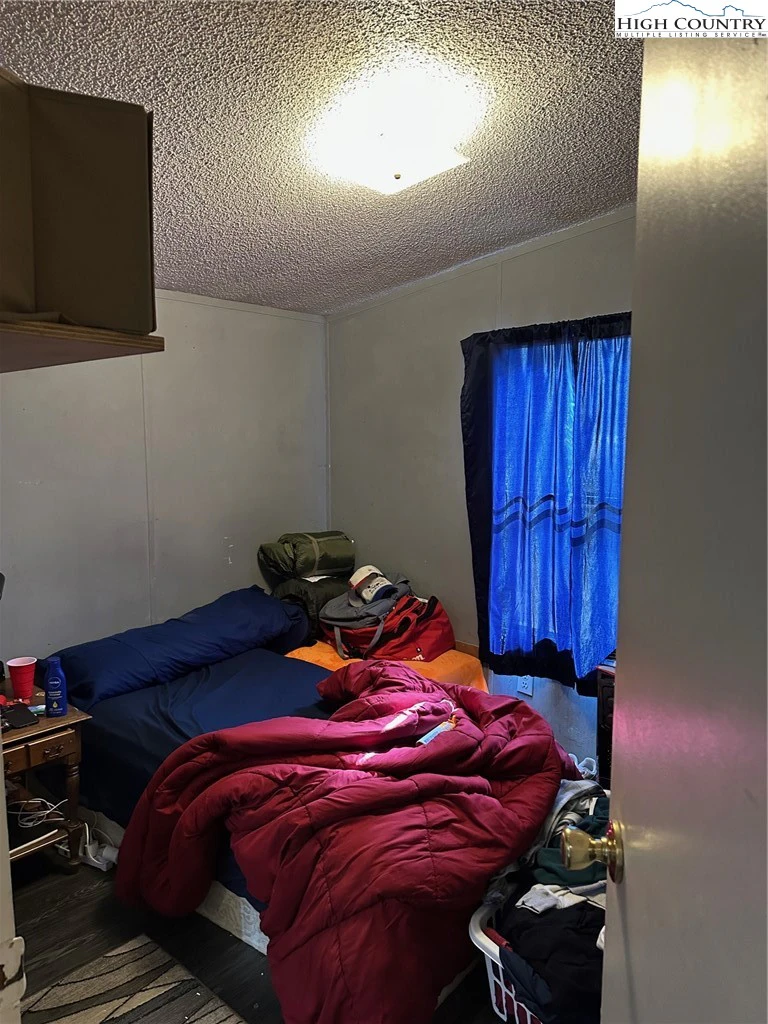 Image number 9 for the current listing