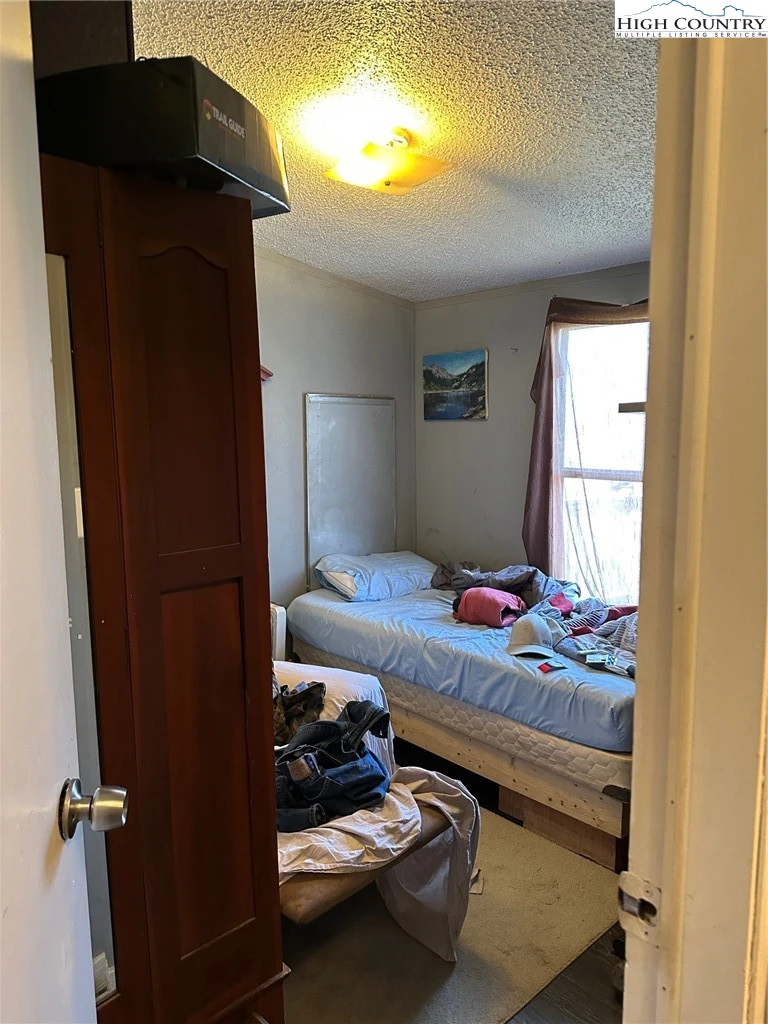 Image number 8 for the current listing
