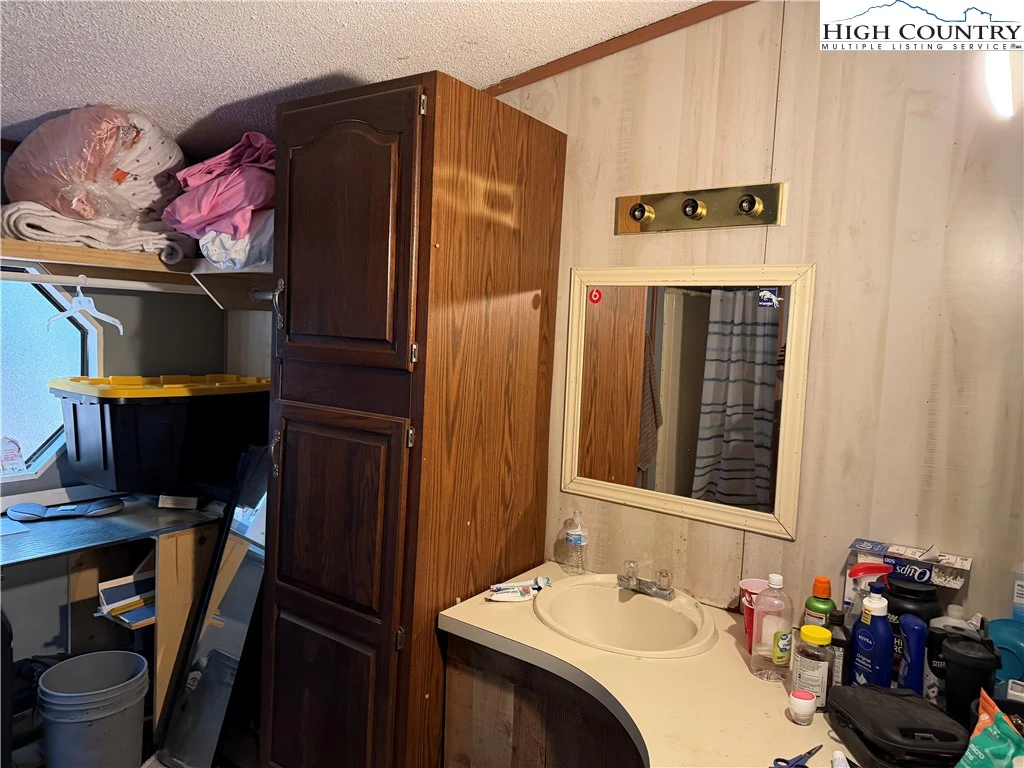 Image number 5 for the current listing