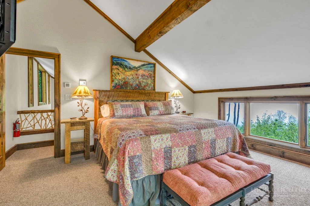 Image number 14 for the current listing
