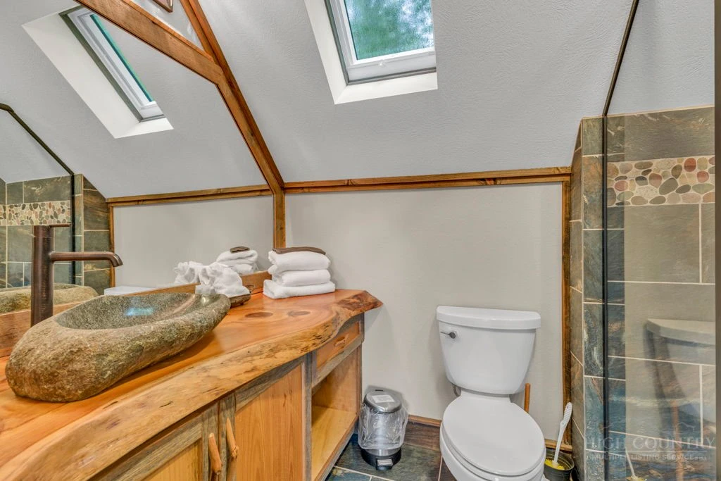 Image number 3 for the current listing
