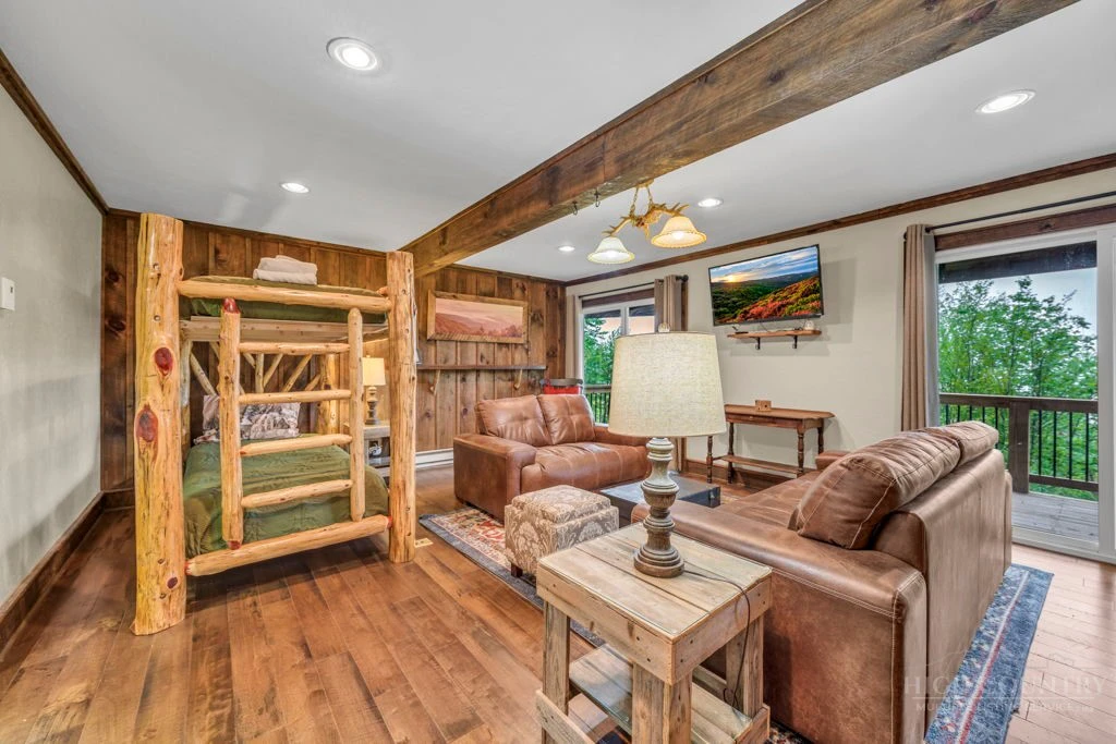 Image number 4 for the current listing