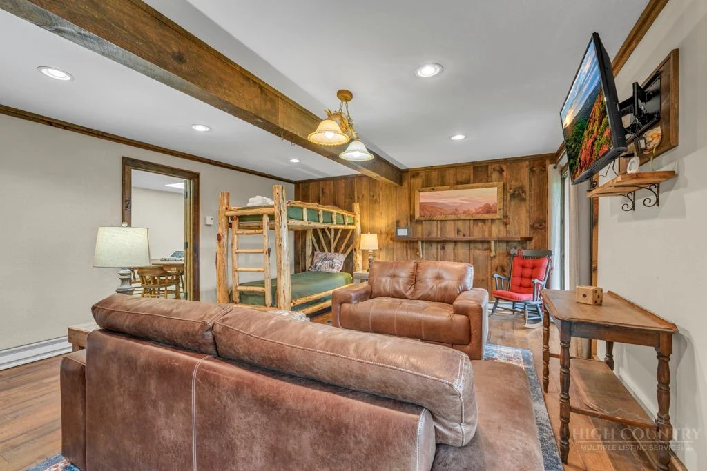 Image number 5 for the current listing