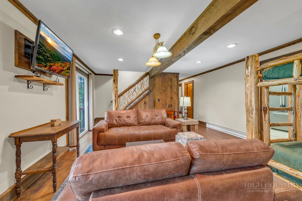 Image number 6 for the current listing